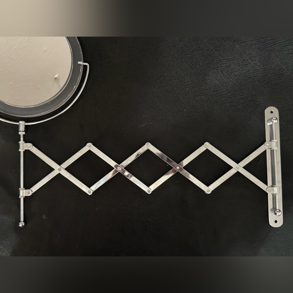 Wall-Mounted Extendable Mirror - Picture 4 of 5
